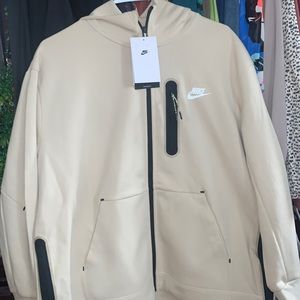 NWT Nike Sportswear Tech Fleece